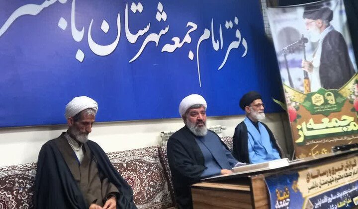 نمازجمعه میعادگاه وحدت و بصیرت در دفاع از آرمانها است نمازجمعه میعادگاه وحدت و بصیرت در دفاع از آرمانها است