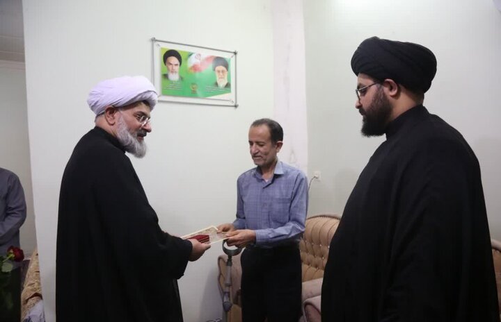 دیدار امام جمعه دشتی با جانباز دفاع مقدس دیدار امام جمعه دشتی با جانباز دفاع مقدس