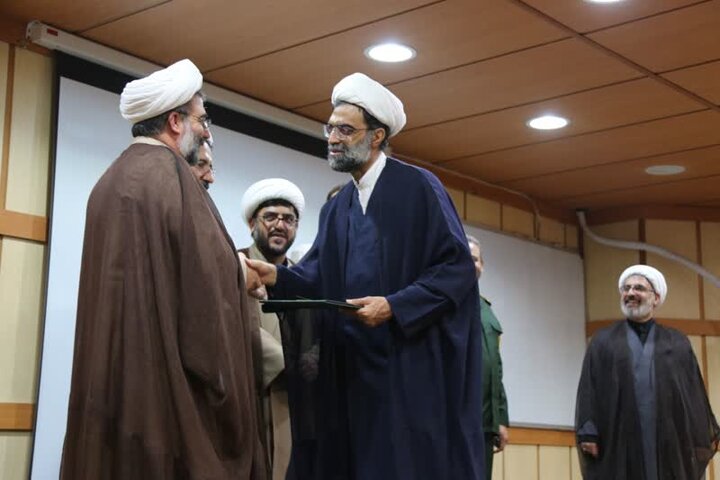 مسئول نهاد نمایندگی مقام معظم رهبری در علوم پزشکی لرستان معرفی شد مسئول نهاد نمایندگی مقام معظم رهبری در علوم پزشکی لرستان معرفی شد