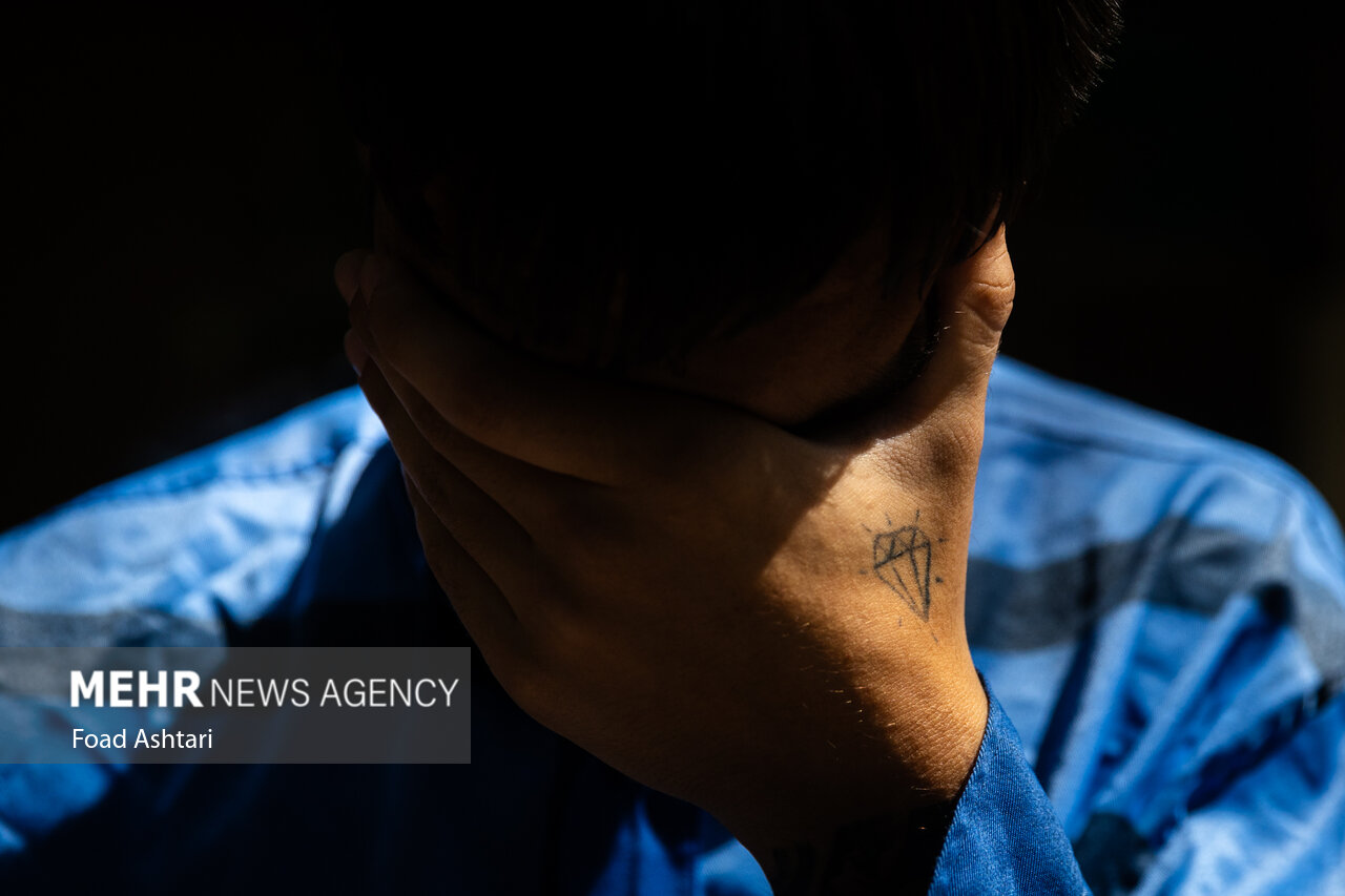 دستگیری موبایلقاپ خشن سابقه دار در اتوبان صدر دستگیری موبایلقاپ خشن سابقه دار در اتوبان صدر