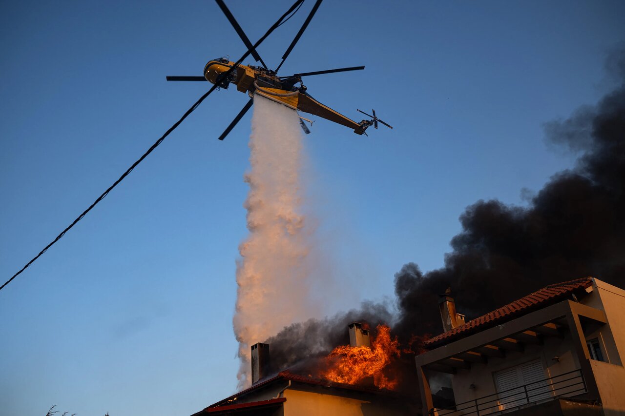 أثينا مشتعلة؛ حرائق الغابات تجتاح اليونان + صور