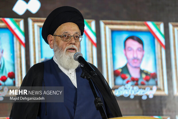 همصدایی با دشمن محکوم است همصدایی با دشمن محکوم است