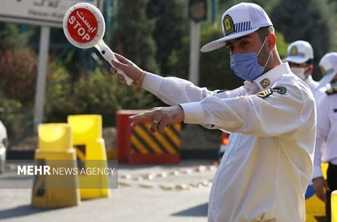 شناسایی راننده زانتیا با حرکت پرخطر روی ۳ چرخ در شیراز + فیلم شناسایی راننده زانتیا با حرکت پرخطر روی ۳ چرخ در شیراز + فیلم