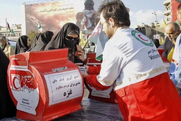 ۲ بانوی خیر استان سمنان طلاهای خود را به مردم غزه اهدا کردند ۲ بانوی خیر استان سمنان طلاهای خود را به مردم غزه اهدا کردند