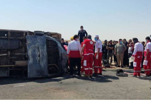 مصدومیت ٧ زائر ایرانی در تصادف خودروی ون با تریلی در ناصریه مصدومیت ٧ زائر ایرانی در تصادف خودروی ون با تریلی در ناصریه