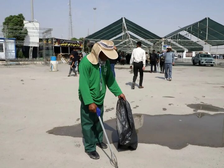 روایتی از مردان آفتابسوخته مرز شلمچه؛ پاکبانی از قدم های زائران روایتی از مردان آفتابسوخته مرز شلمچه؛ پاکبانی از قدم های زائران