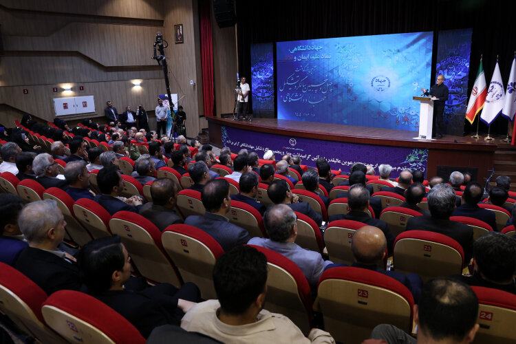 پزشکیان: آغوش دولت به روی جهادگران و دانشمندان باز است پزشکیان: آغوش دولت به روی جهادگران و دانشمندان باز است