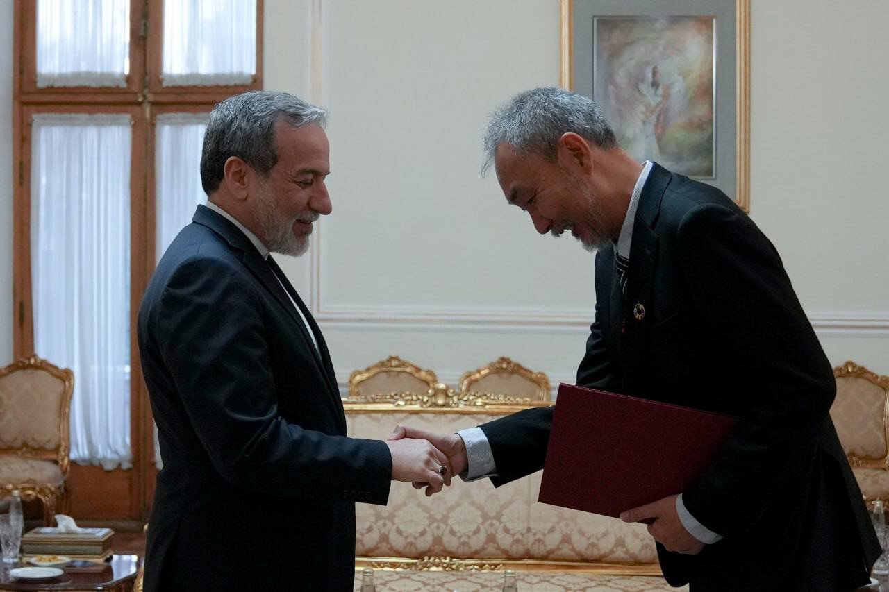 نماینده جدید صندوق جمعیت سازمان ملل اعتبارنامه خود را تسلیم عراقچی کرد نماینده جدید صندوق جمعیت سازمان ملل اعتبارنامه خود را تسلیم عراقچی کرد