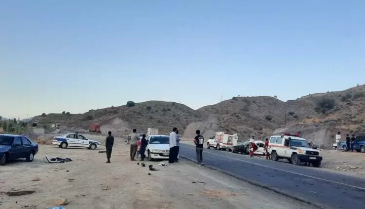 تصادف زنجیره ای در محور جیرفت -کرمان ۲ کشته و۷ مصدوم داشت تصادف زنجیره ای در محور جیرفت -کرمان ۲ کشته و۷ مصدوم داشت