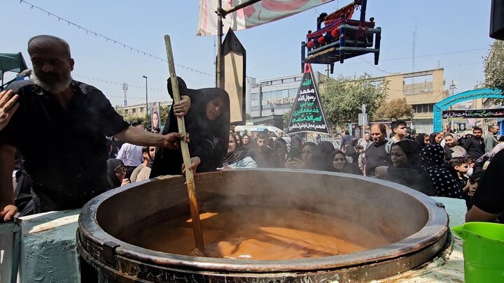 خدمت رسانی مواکب در خیابان امام رضا(ع) مشهد خدمت رسانی مواکب در خیابان امام رضا(ع) مشهد