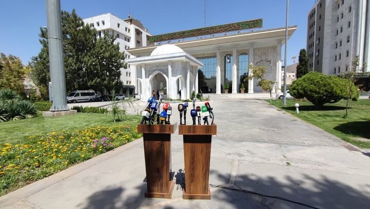 وزیر راه در میان خبرنگاران رسانههای خراسان رضوی حاضر نشد وزیر راه در میان خبرنگاران رسانههای خراسان رضوی حاضر نشد