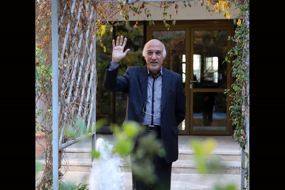 افراد معدودی با اسوار قابل مقایسهاند؛ از نظر دانش کسی به او نمیرسید افراد معدودی با اسوار قابل مقایسهاند؛ از نظر دانش کسی به او نمیرسید