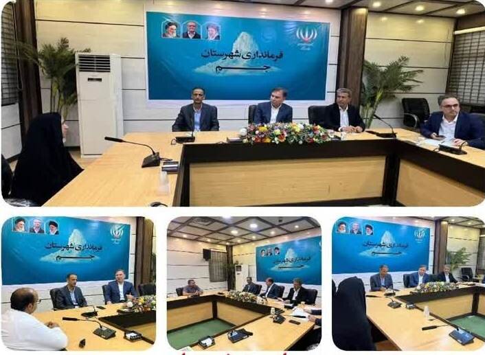ملاقات عمومی استاندار بوشهر در شهرستان جم برگزار شد ملاقات عمومی استاندار بوشهر در شهرستان جم برگزار شد