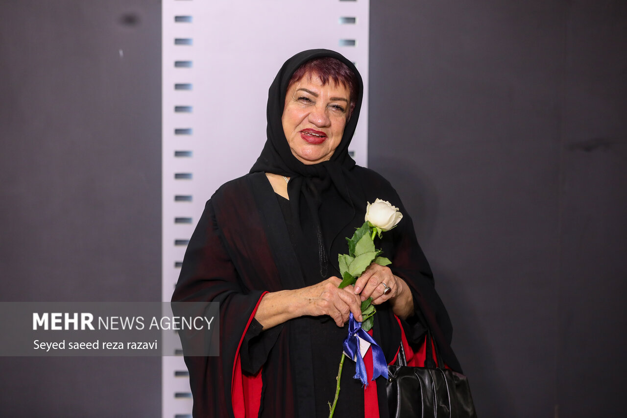 بعد از ۳۵ سال با مهران مدیری همبازی شدم؛ «شیش ماهه» نقد فرهنگی دارد بعد از ۳۵ سال با مهران مدیری همبازی شدم؛ «شیش ماهه» نقد فرهنگی دارد