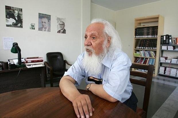 آیتی در تلاش بود نهجالبلاغه را با تمام لطافتهای بلاغی آن منتقل کند آیتی در تلاش بود نهجالبلاغه را با تمام لطافتهای بلاغی آن منتقل کند