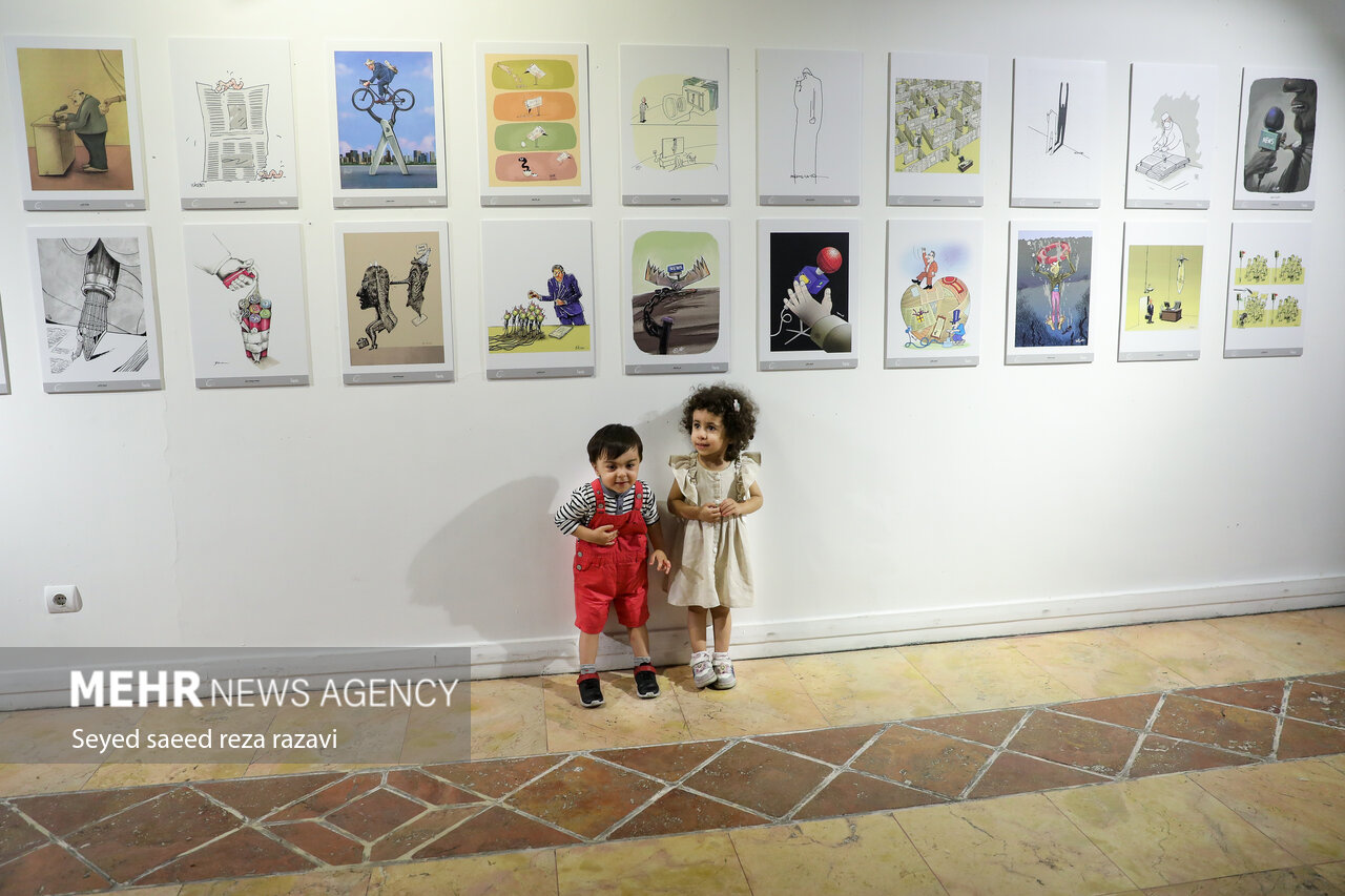 از اعطای نشان عکس سال مطبوعاتی تا پاهای گربه خیابانی که سوژه شد