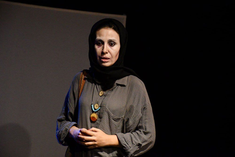 انزوای انسان در «کابوسهای بیدار»؛ درهای ورود به تئاتر بیرویه باز است انزوای انسان در «کابوسهای بیدار»؛ درهای ورود به تئاتر بیرویه باز است