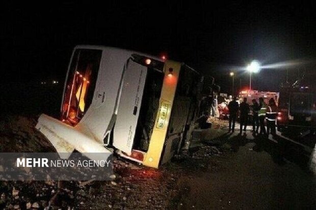 تصادف تریلی با اتوبوس در شیراز با ۱۸ مصدوم تصادف تریلی با اتوبوس در شیراز با ۱۸ مصدوم