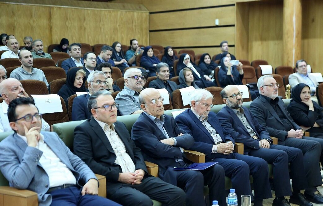 دقت علمی و وظیفهشناسی پرهام، سرمایهای برای فرهنگ ایران بود دقت علمی و وظیفهشناسی پرهام، سرمایهای برای فرهنگ ایران بود