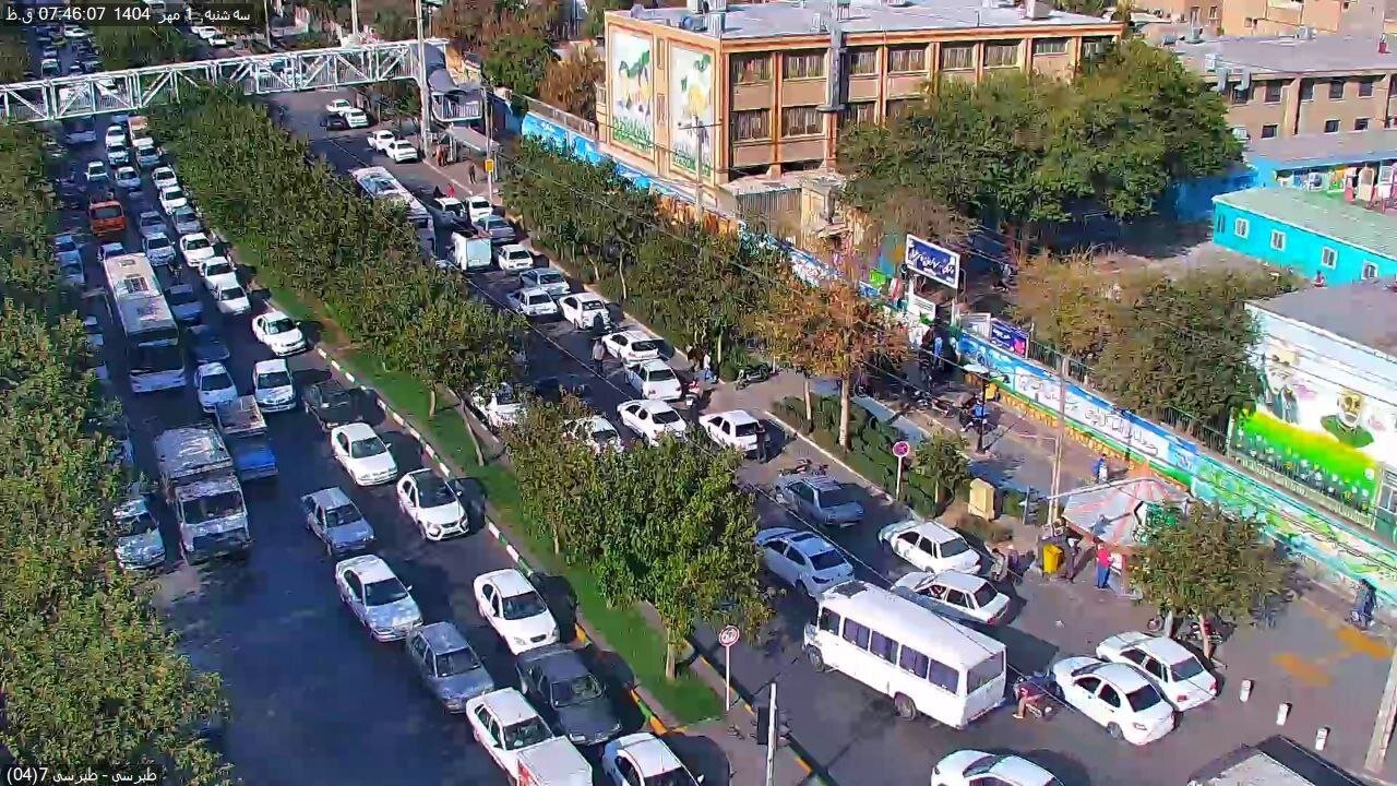 ۲ بزرگراه حکیم و همت با ترافیک پرحجم و سنگین همراه است ۲ بزرگراه حکیم و همت با ترافیک پرحجم و سنگین همراه است