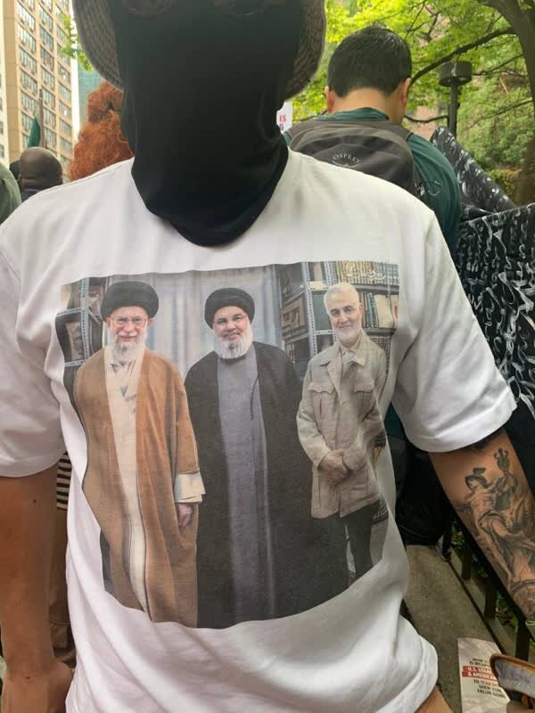 تظاهرات در نیویورک با پرچم ایران؛ «تهدید، ترور، و تحریم را متوقف کنید»