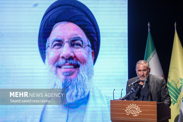 شعر سپید مودب و قصیده ۱۱۰بیتی قزوه برای سیدحسن در «ماه لبنانی»