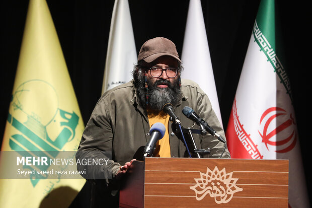 شعر سپید مودب و قصیده ۱۱۰بیتی قزوه برای سیدحسن در «ماه لبنانی»