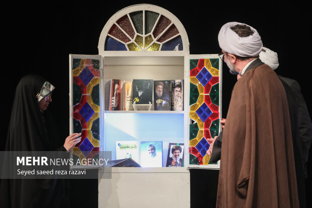 شعر سپید مودب و قصیده ۱۱۰بیتی قزوه برای سیدحسن در «ماه لبنانی»