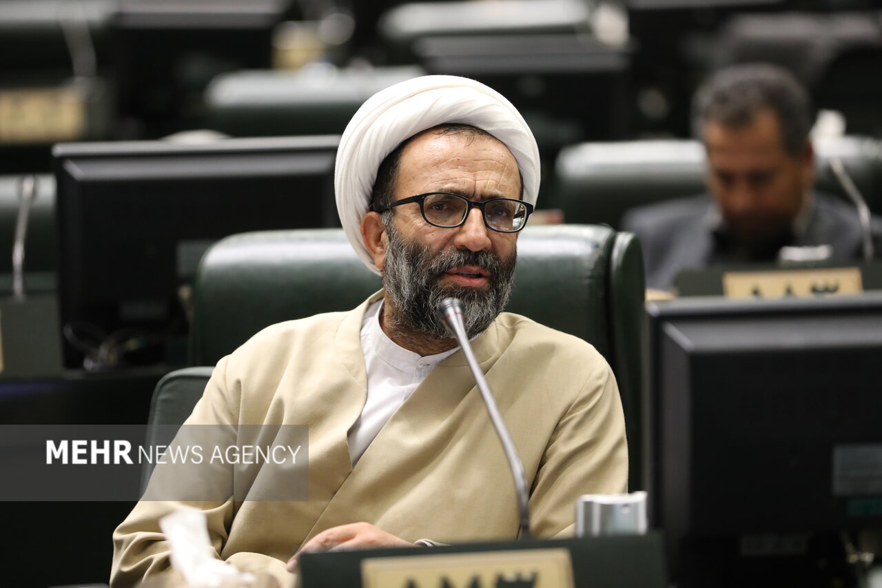 سلیمی: نمیتوان بر اساس وعدههای کلی دولت در مورد بودجه تصمیم گرفت سلیمی: نمیتوان بر اساس وعدههای کلی دولت در مورد بودجه تصمیم گرفت