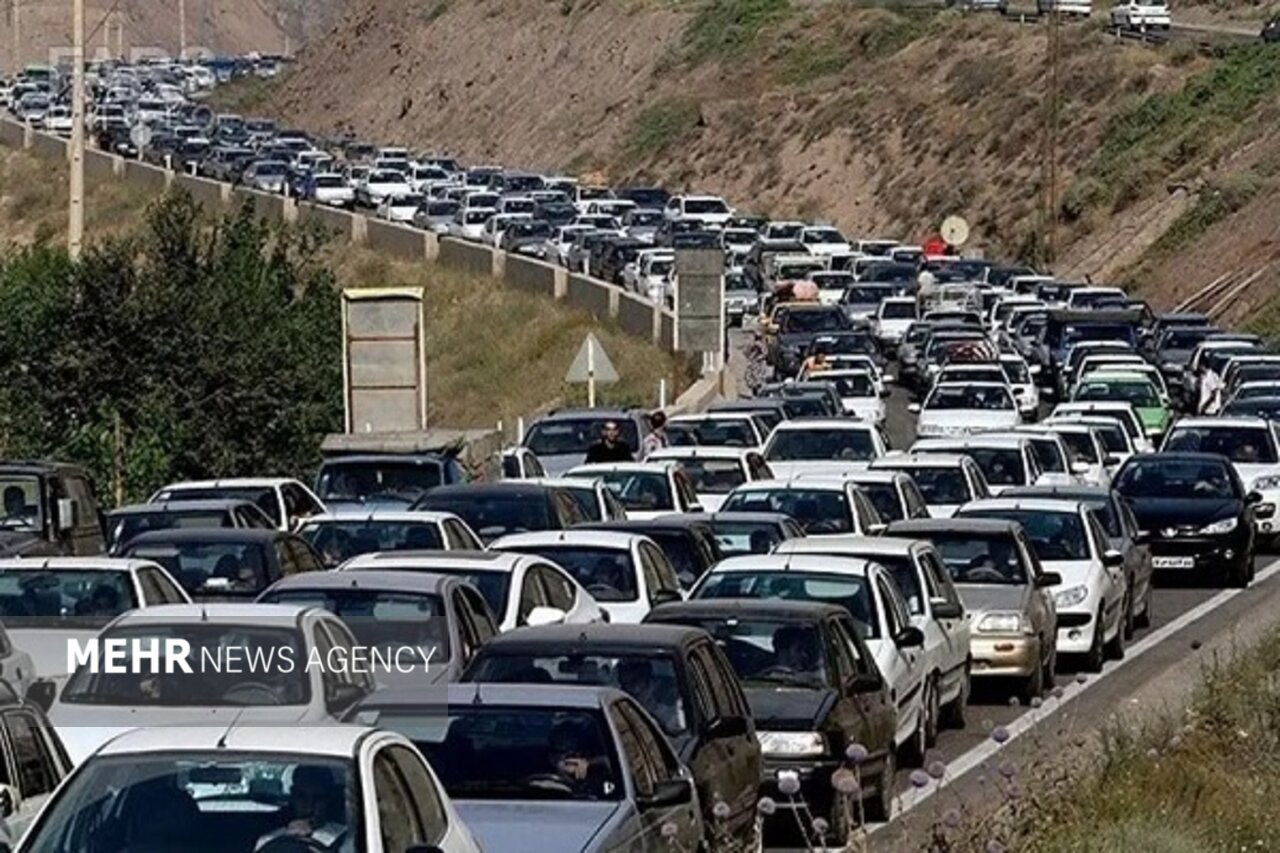 ترافیک نیمهسنگین در جادههای شمالی و مسدودیتهای برخی از جادهها ترافیک نیمهسنگین در جادههای شمالی و مسدودیتهای برخی از جادهها