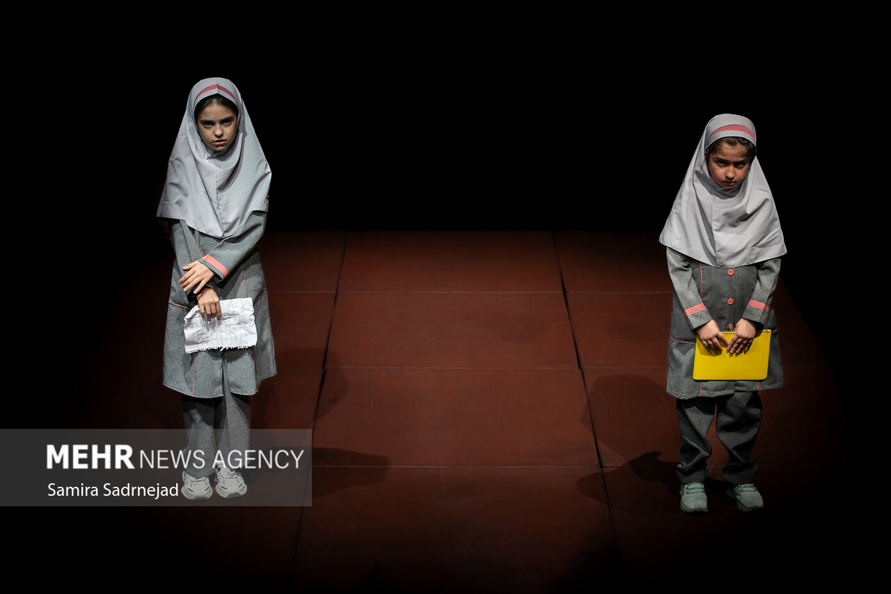 آشنایی مردم با دوره نوجوانی ضروری است؛ انتقاد از کیفیت سالن اجرا آشنایی مردم با دوره نوجوانی ضروری است؛ انتقاد از کیفیت سالن اجرا