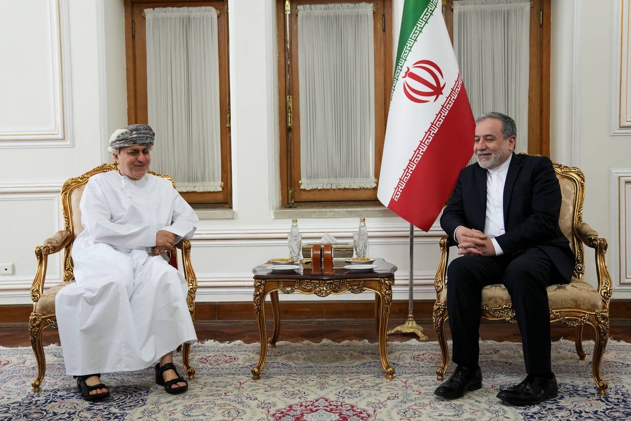 دیدار سفیر سلطنت عمان با عراقچی دیدار سفیر سلطنت عمان با عراقچی