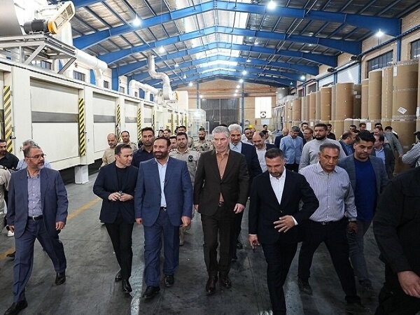 بازدید دادستان تهران از سه واحد تولیدی در شهرک صنعتی عباس آباد بازدید دادستان تهران از سه واحد تولیدی در شهرک صنعتی عباس آباد