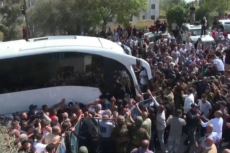 ورود ۱۵۴ اسیر فلسطینی آزاد شده به مصر ورود ۱۵۴ اسیر فلسطینی آزاد شده به مصر