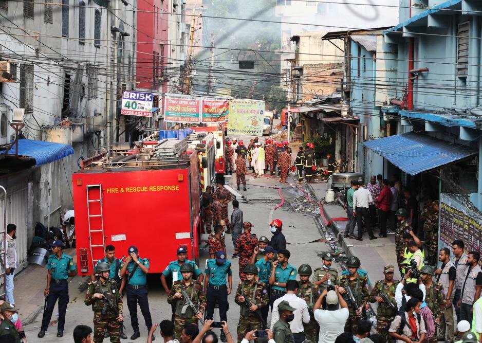 ۱۶ کشته در آتشسوزی انبار مواد شیمیایی و کارخانه پوشاک بنگلادش ۱۶ کشته در آتشسوزی انبار مواد شیمیایی و کارخانه پوشاک بنگلادش