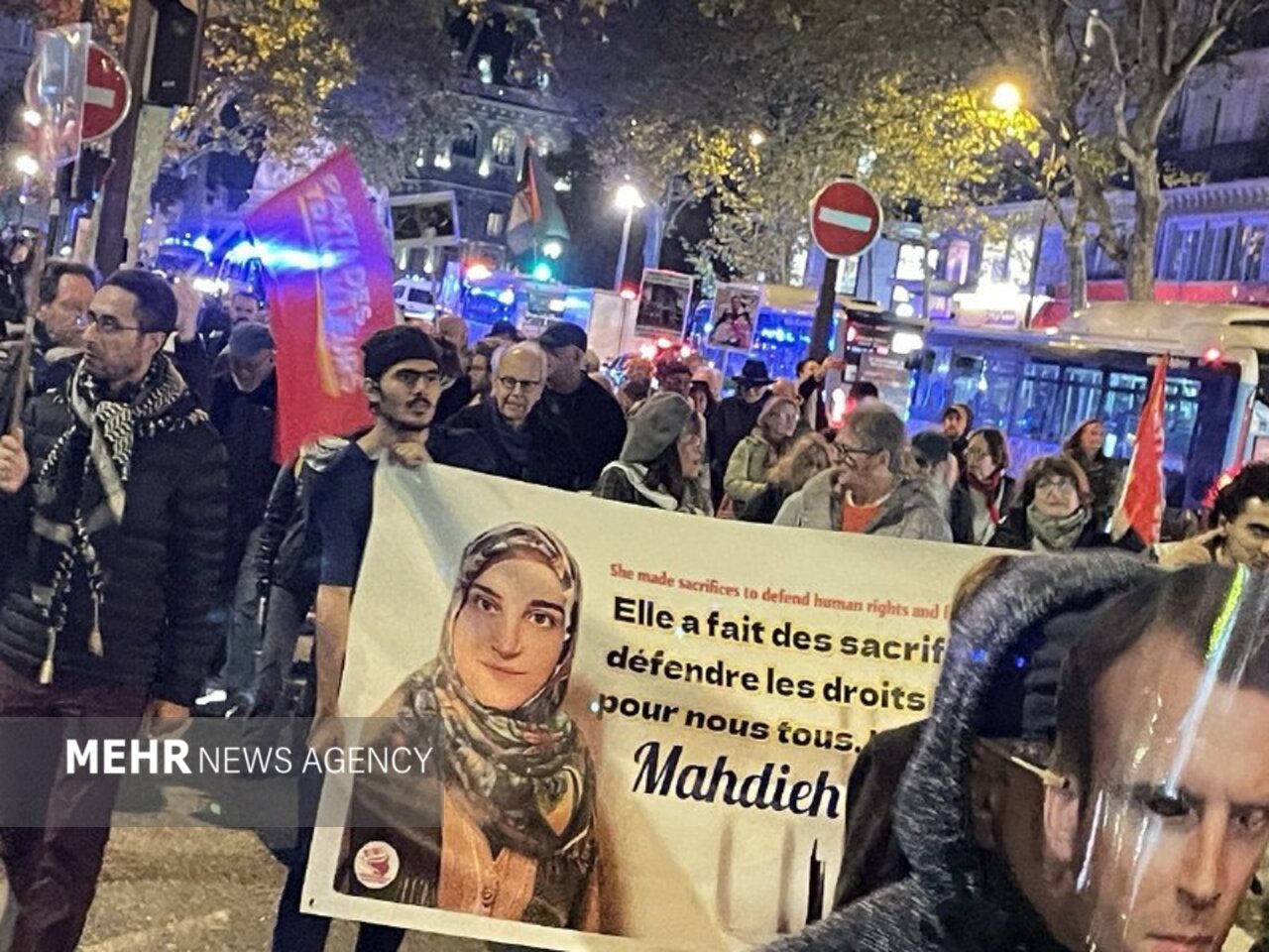 تظاهرات گسترده فعالان حقوق بشر در همبستگی با «مهدیه اسفندیاری» تظاهرات گسترده فعالان حقوق بشر در همبستگی با «مهدیه اسفندیاری»