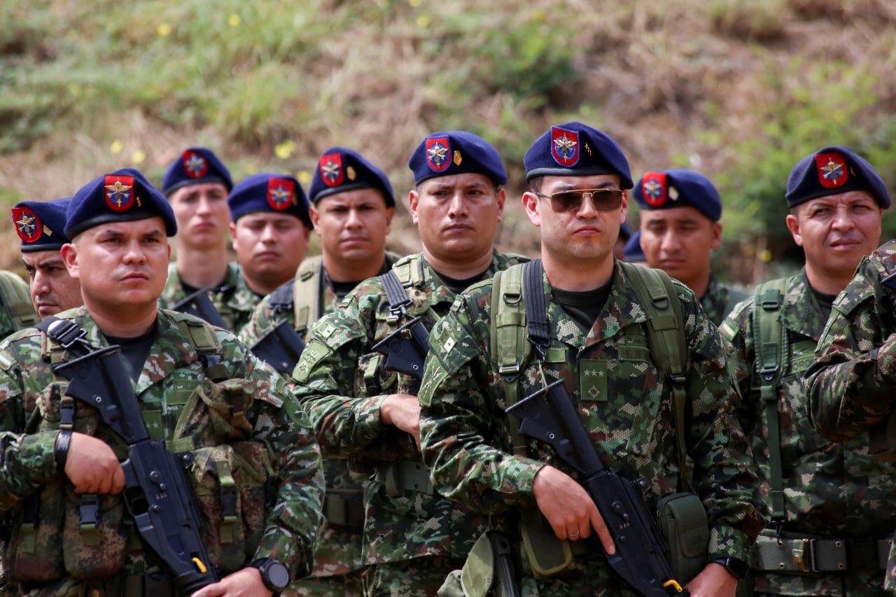 کلمبیا ۹ مظنون به قاچاق مواد مخدر را به آمریکا تحویل داد کلمبیا ۹ مظنون به قاچاق مواد مخدر را به آمریکا تحویل داد
