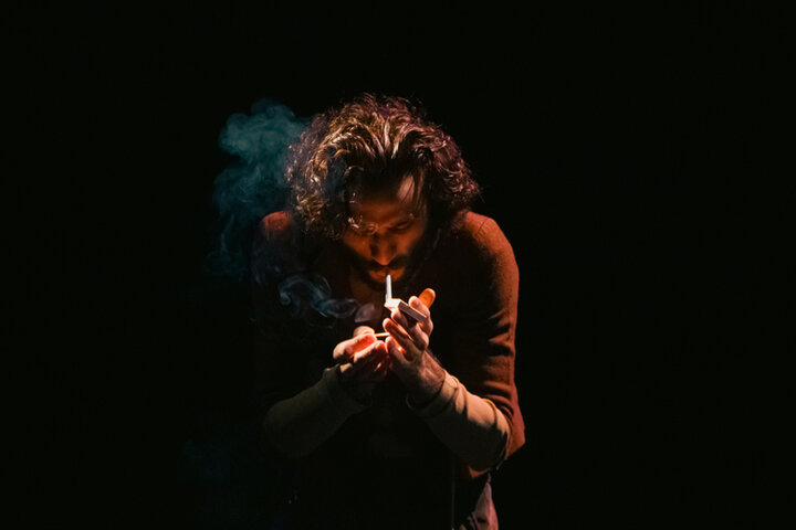 روایتی از ترس و تسلیم و جبر؛ همه اعضای این نمایش دهه هشتادی هستند