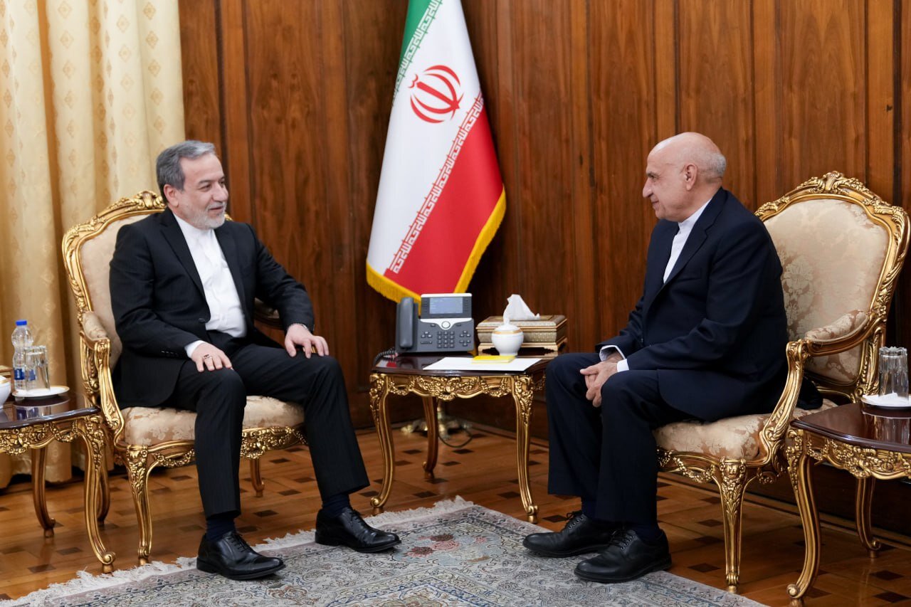 دیدار سفیر جدید جمهوری اسلامی ایران در کره شمالی با عراقچی دیدار سفیر جدید جمهوری اسلامی ایران در کره شمالی با عراقچی