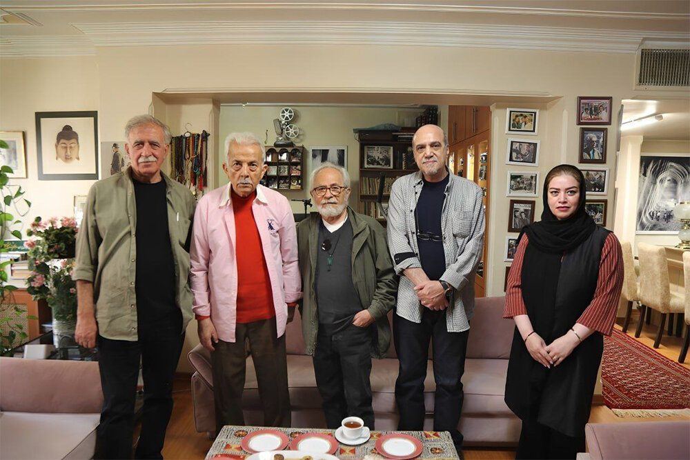 عیادت مدیرعامل خانه سینما از رضا بانکی عیادت مدیرعامل خانه سینما از رضا بانکی