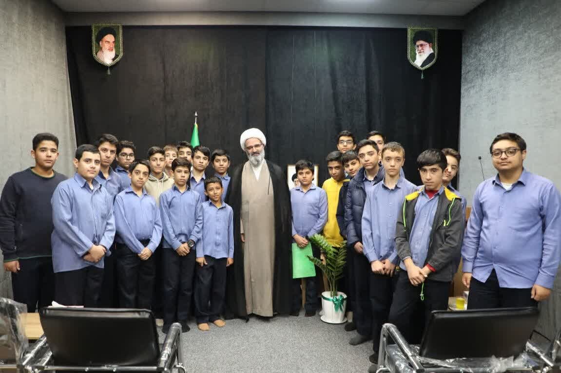 بالندگی نوجوان در گرو نزدیکی به خدا؛ نماز جماعت در مدارس ترویج شود بالندگی نوجوان در گرو نزدیکی به خدا؛ نماز جماعت در مدارس ترویج شود