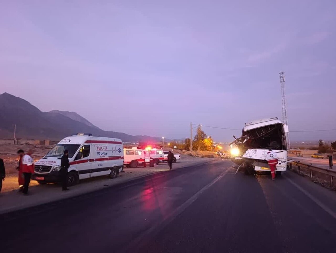 تصادف اتوبوس و کامیون در میامی؛ ۱۰ نفر مصدوم شدند تصادف اتوبوس و کامیون در میامی؛ ۱۰ نفر مصدوم شدند