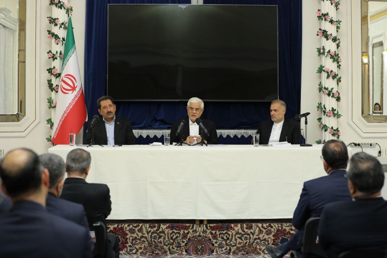 عارف: ایرانهراسی تاثیری در افکار عمومی مردم روسیه نداشته است عارف: ایرانهراسی تاثیری در افکار عمومی مردم روسیه نداشته است