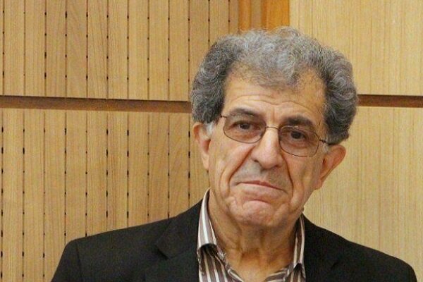 پژوهشگر ۸۳ ساله از ۱۲ ساعت کار روزانهاش گفت/بررسی گل و گیاه در شعر نو پژوهشگر ۸۳ ساله از ۱۲ ساعت کار روزانهاش گفت/بررسی گل و گیاه در شعر نو