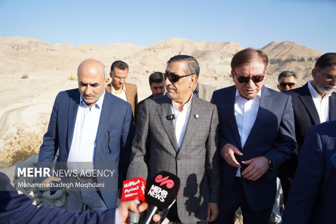 معاون رئیس جمهور از سد دالکی بازدید کرد معاون رئیس جمهور از سد دالکی بازدید کرد