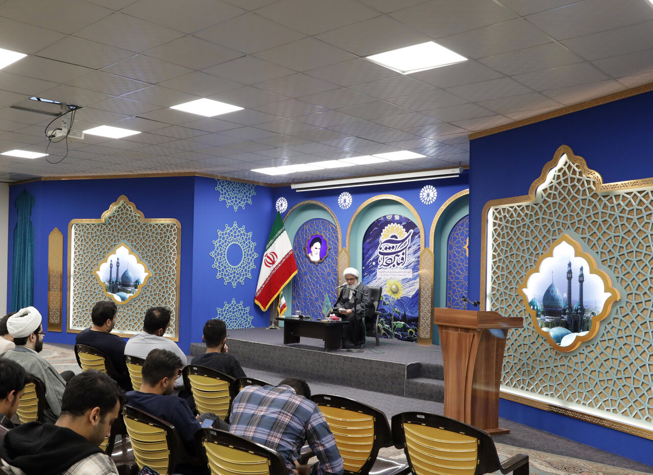 شعر در جنگهای شناختی آخرالزمان نقشآفرین است شعر در جنگهای شناختی آخرالزمان نقشآفرین است