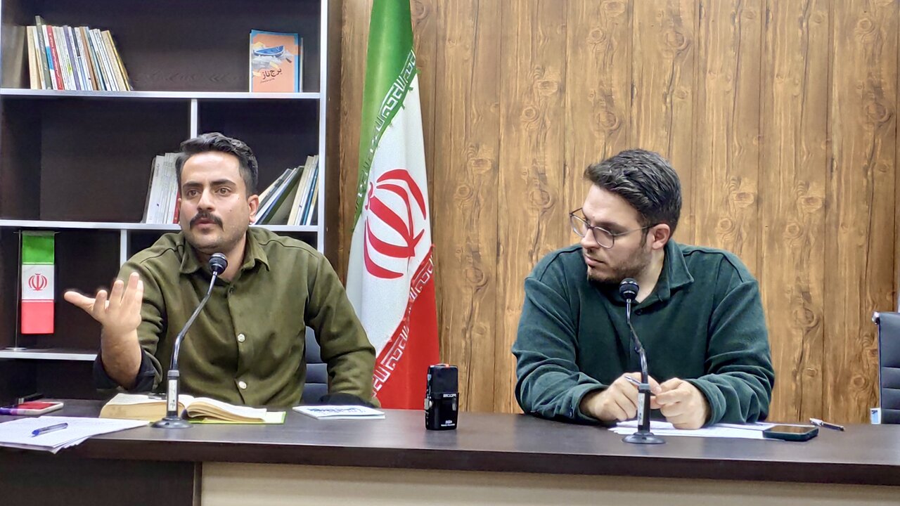 شعر زنان منحصر به کلیشههایی چون فرزندآوری و آشپزخانه نیست شعر زنان منحصر به کلیشههایی چون فرزندآوری و آشپزخانه نیست