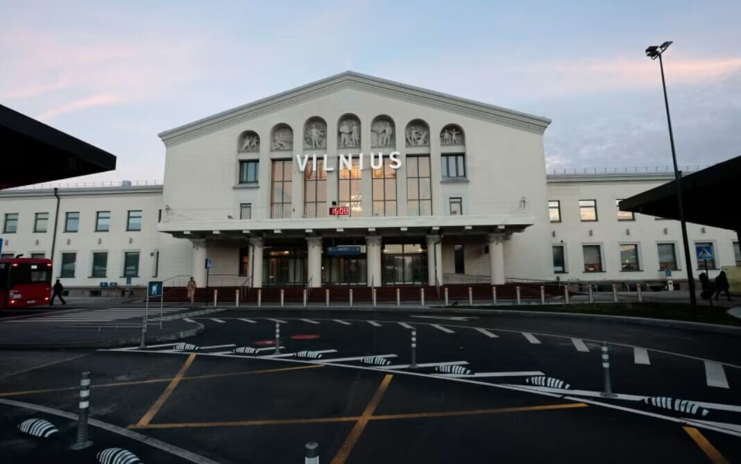 فرودگاه لیتوانی به دلیل نگرانی از پرواز «بالن» تعطیل شد فرودگاه لیتوانی به دلیل نگرانی از پرواز «بالن» تعطیل شد