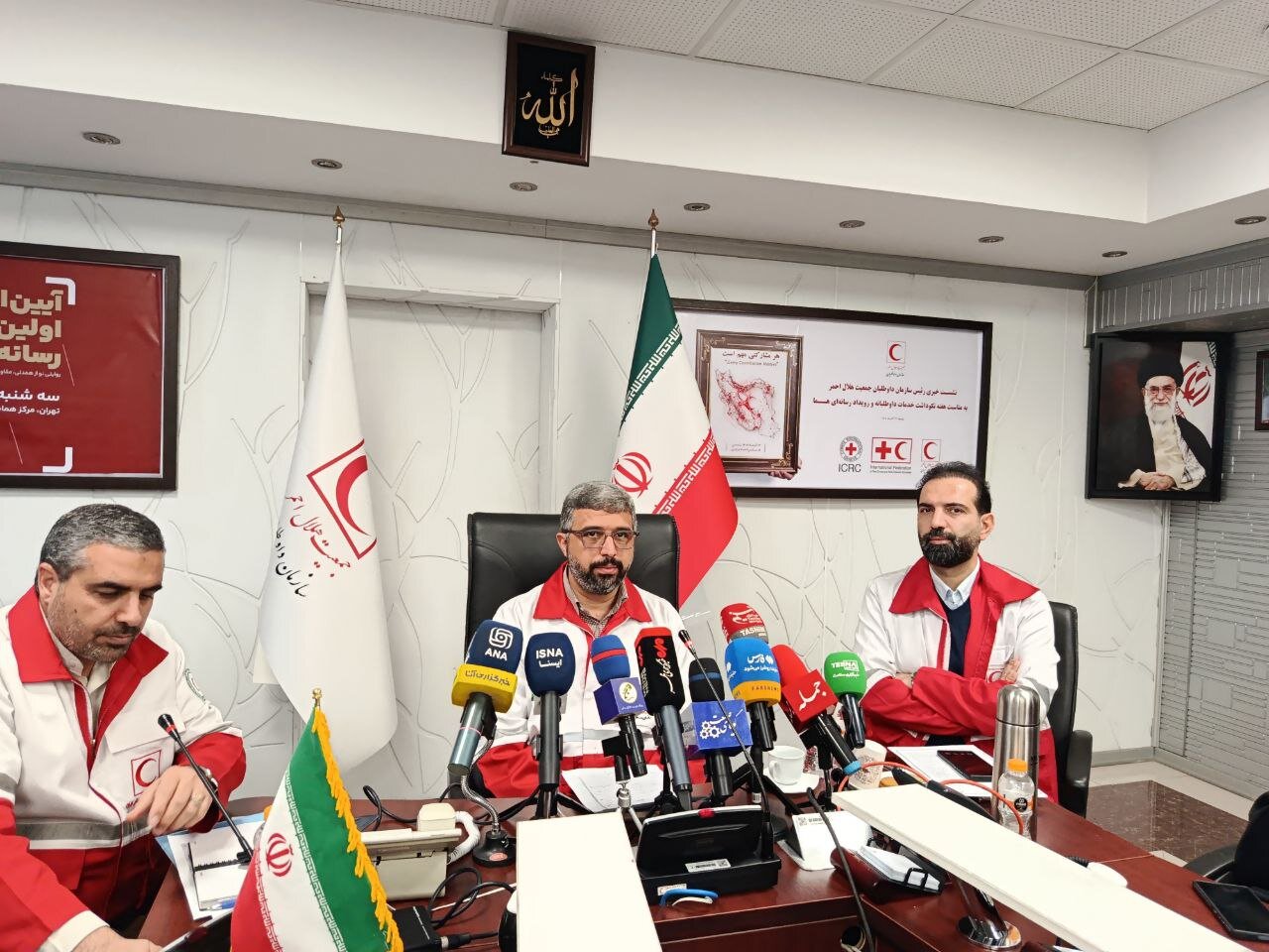 نشست خبری رئیس سازمان داوطلبان هلال احمر به مناسبت «روز جهانی داوطلب» نشست خبری رئیس سازمان داوطلبان هلال احمر به مناسبت «روز جهانی داوطلب»