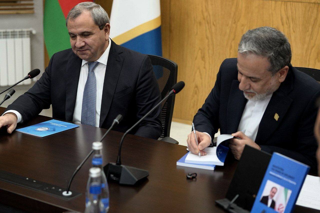 رونمایی از نسخه آذری کتاب «قدرت مذاکره» در دانشگاه دولتی باکو رونمایی از نسخه آذری کتاب «قدرت مذاکره» در دانشگاه دولتی باکو